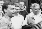 Orbán Viktor jobbra tekint. (2000)